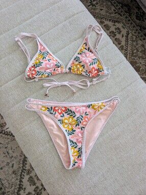 Escape To Paradise Pink Floral Triangle Bikini Set Women's Swimwear Size XS